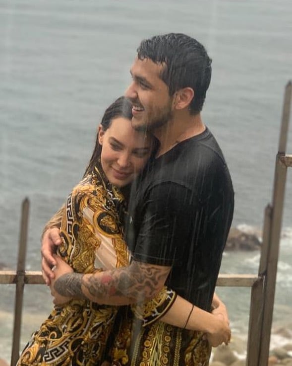 Belinda y Christian Nodal al confirmar su noviazgo. (Instagram)