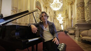 Emocionada. Calenna Garbä posa sobre