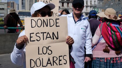 La escasez de dólares en Bolivia castiga a los enfermos de cáncer