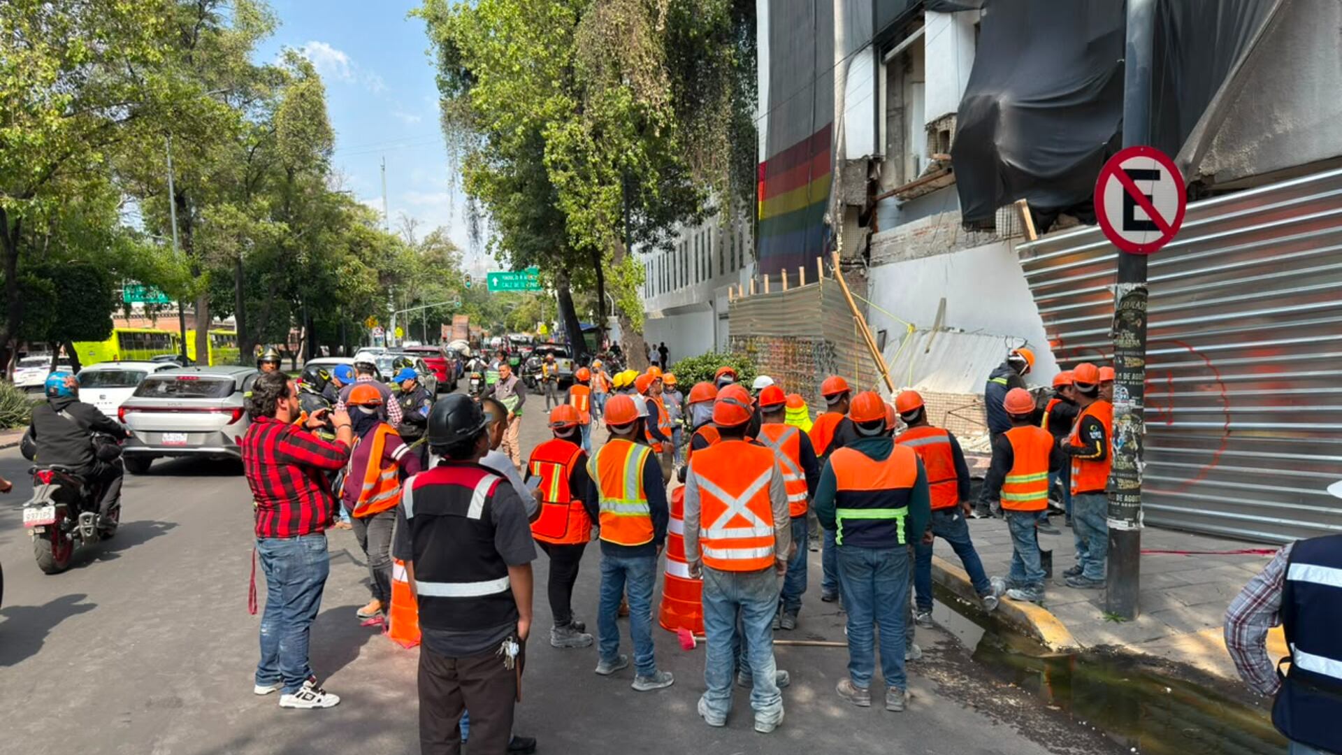 Elementos de protección civil en el sitio. Crédito: Alcaldía Cuauhtémoc