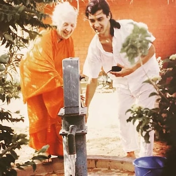 Indra Devi y su discípulo,