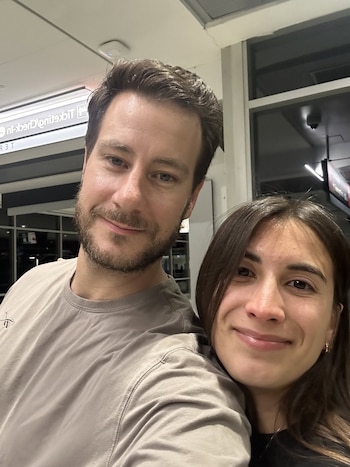 La foto de Iliana Noeli Lick y su pareja en el aeropuerto de Filadelfia