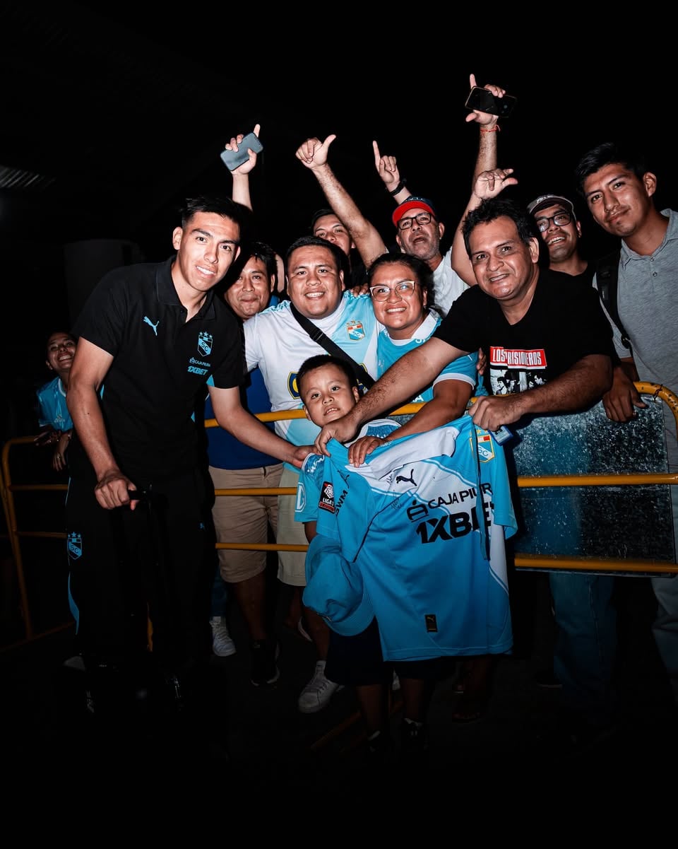 A equipa do Sporting Cristal foi bem recebida em Tarapoto. Crédito: SC Imprensa
