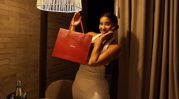 Xiomy Kanashiro posa sonriente mientras