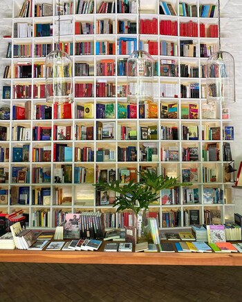 Falena es una librería y