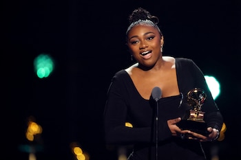 Samara Joy con el Grammy