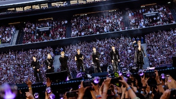 BTS deja sin voz a Madrid en la inauguración de su gira europea: una superproducción con luces y sombras a la altura de la euforia