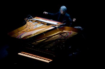 Ryuichi Sakamoto en el auditorio