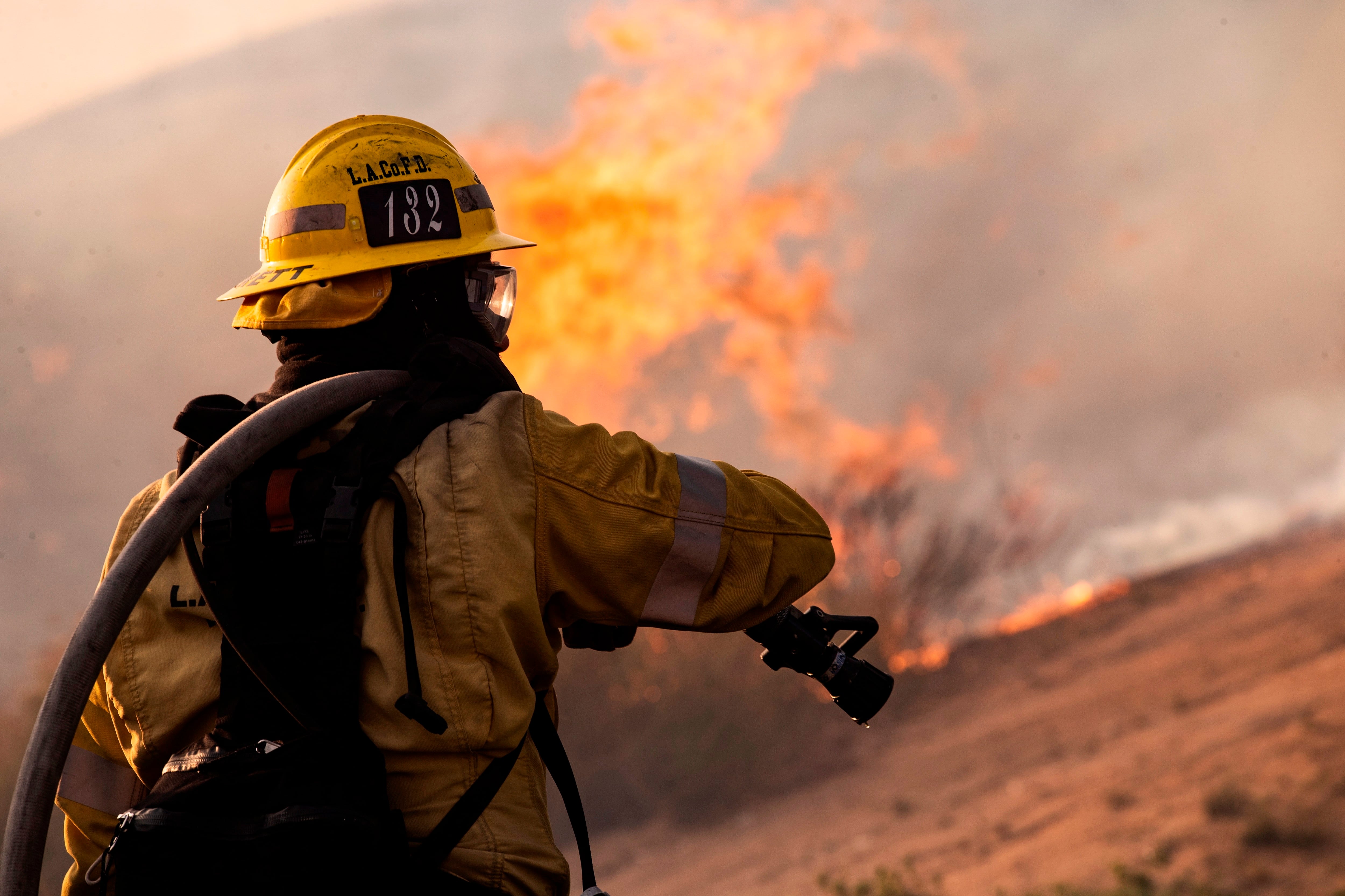 Los fiscales sostienen que Adam Walker transfirió de forma sistemática fondos de la fundación de bomberos de Los Ángeles a su cuenta bancaria personal (EFE/Étienne Laurent/Archivo)