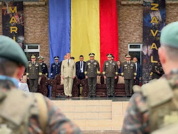 presidente Arevalo participa en acto de ascensos en el Ejército de Guatemala