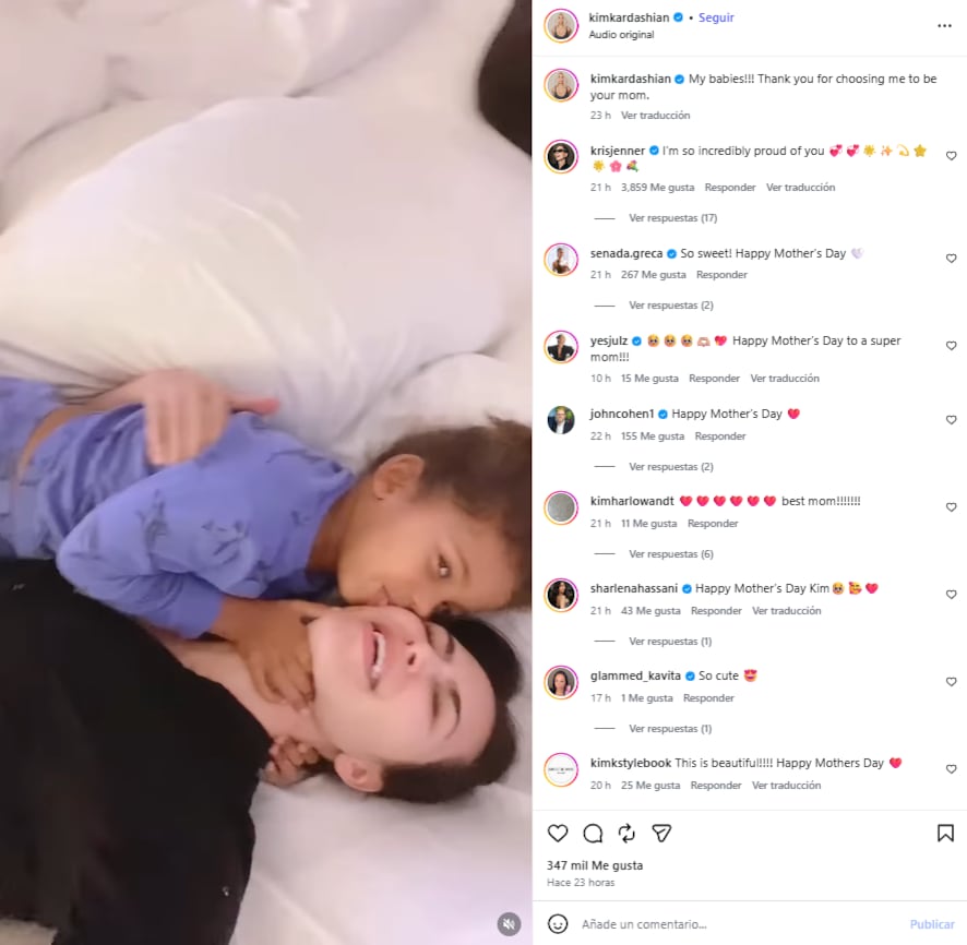 La fundadora de SKIMS publicó un video con sus cuatro hijos y les agradeció por