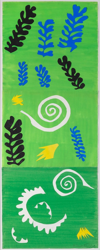 "Composición en fondo verde" muestra