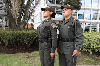 El plan institucional prevé la distribución de 5.000 auxiliares en ciudades y 5.000 en áreas rurales - crédito @PoliciaColombia / X