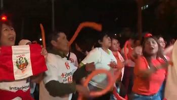 Simpatizantes de Fuerza Popular permanecieron cerca del JNE; seguidores de Juntos por el Perú se concentraron en otro punto. (Captura de pantalla)