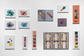 "Teoría estructural del color" de Raúl Lozza, pintadas entre 1947 y 1990.