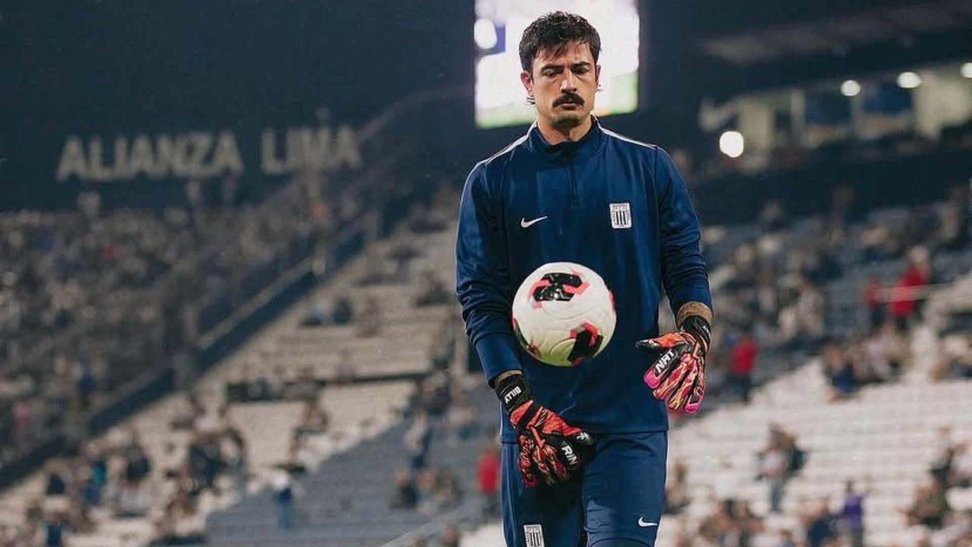 Guillermo Viscarra ha perdido protagonismo en su segunda temporada en el fútbol peruano. - Crédito: Alianza Lima