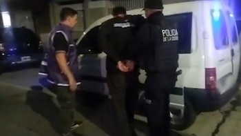 Tenía captura por una condena de abuso sexual, lo captaron mientras circulaba por Parque Avellaneda y terminó detenido