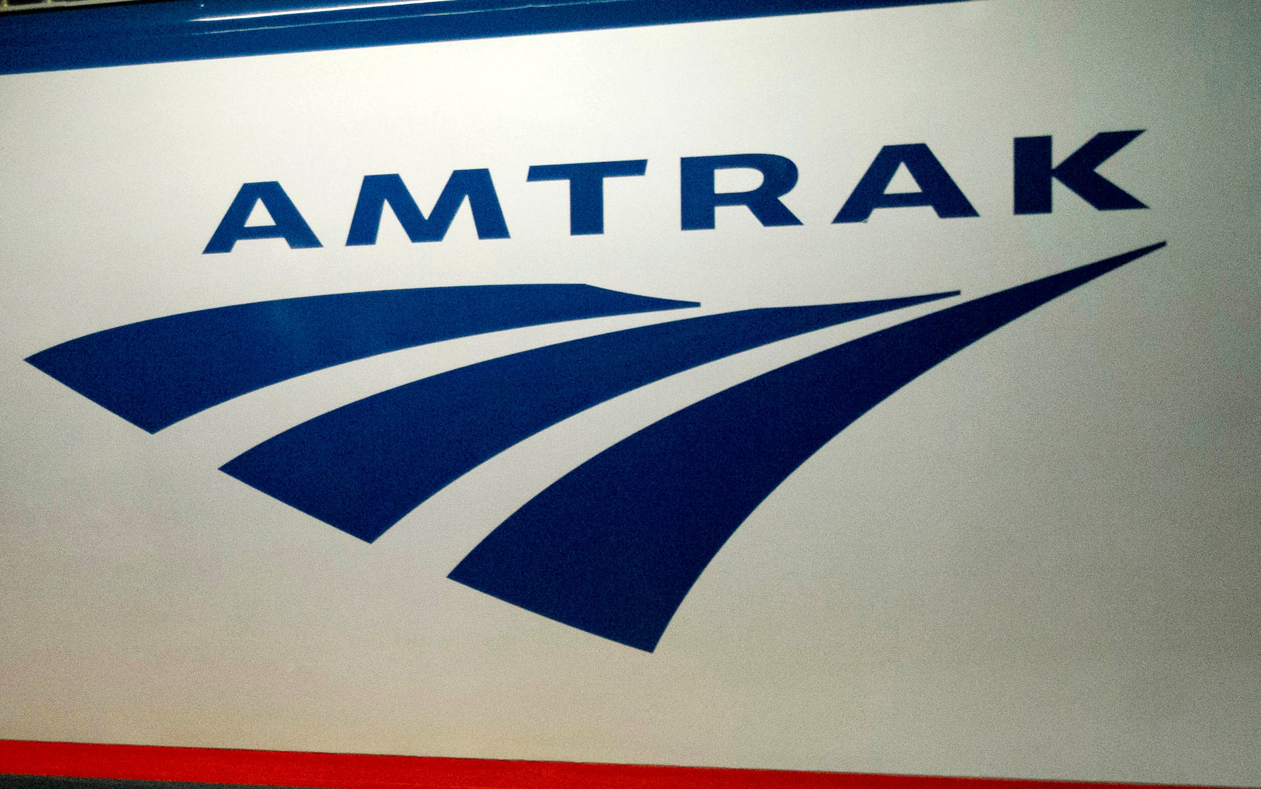 La empresa ferroviaria nacional Amtrak renovará su flota para cumplir con estándares de seguridad, fiabilidad y accesibilidad en rutas que atraviesan 35 estados. (Foto AP/Matt Rourke)