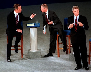 Bill Clinton definió la campaña electoral de 1992 en EEUU con su frase "Es la economía, estúpido". Aquí también tendría vigencia, pero leída al revés: cuánta impacta la política sobre la marcha de la economía
(AP Photo/Marcy Nighswander, File)