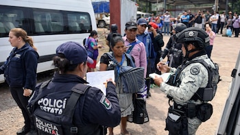 Más de 100 habitantes regresan a Chilapa, Guerrero, tras varios días de violencia, ataques armados e incendios que provocaron su desplazamiento forzado