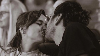 El romántico saludo de Santiago