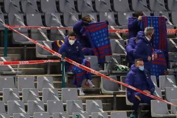 Lionel Messi viendo el partido