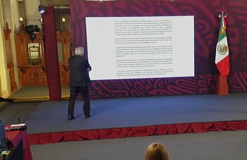 El líder del Ejecutivo leyó