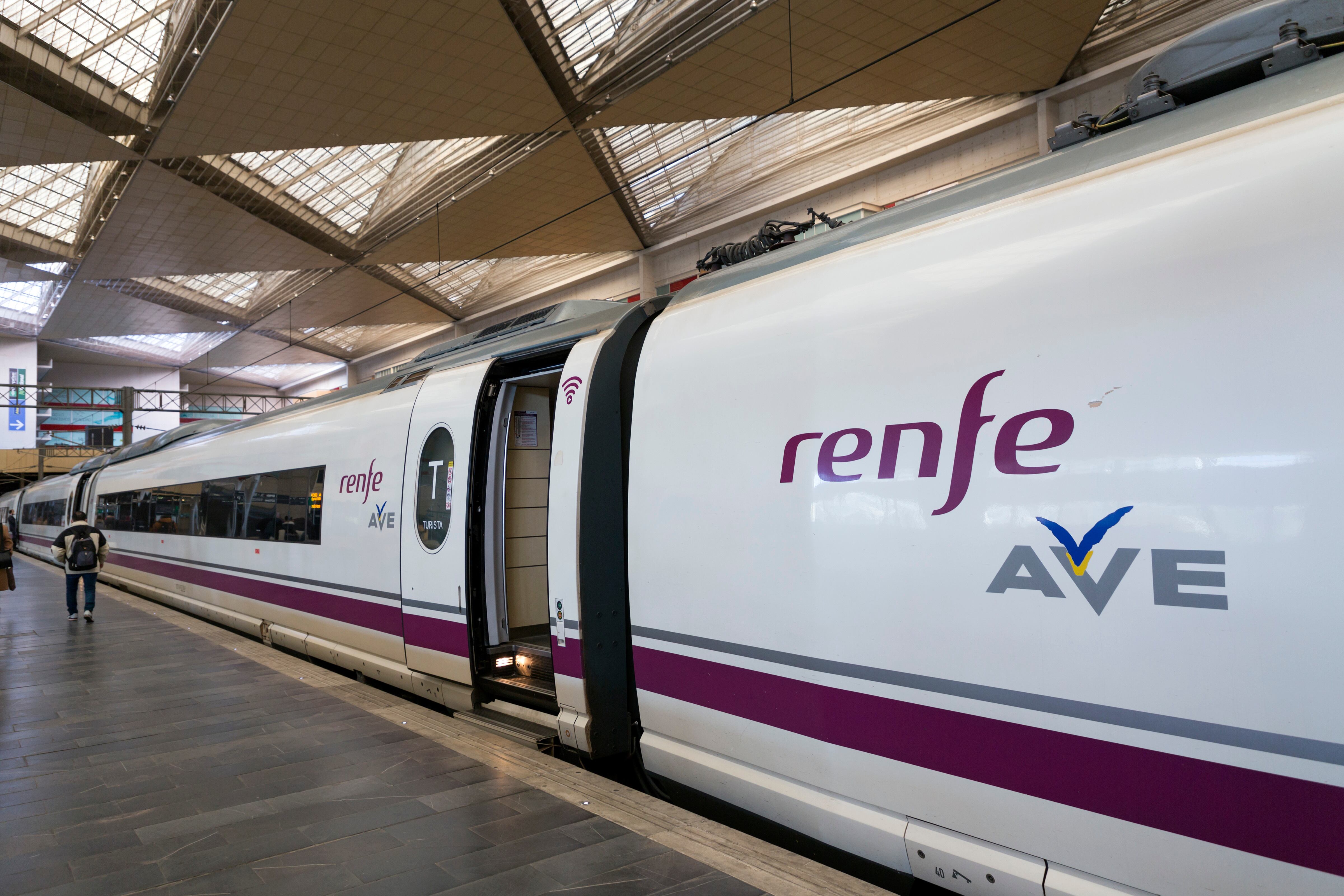 Ave Renfe (Adobe Stock).