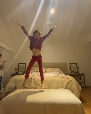 Reluciendo sus mejores dotes artísticos,