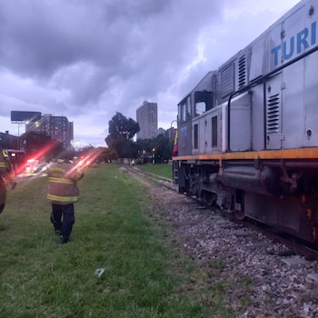 El incidente del Tren de la Sabana se registró en la Avenida Carrera 30 con Calle 63, una zona de alto tráfico en Bogotá - crédito @BomberosBogota / X
