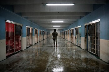 FOTO DE ARCHIVO: Un militar