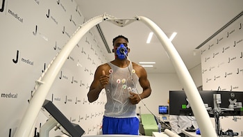 Jhon Lucumí presentó los exámenes médicos para ser oficializado como nuevo jugador de la Juventus de Italia