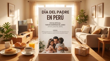 Un poster grande en el centro de una sala de estar, mostrando información sobre el Día del Padre en Perú y una foto de un padre con sus hijos. En primer plano, un desayuno y un regalo.