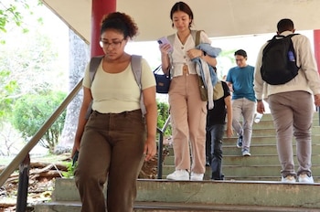 Estudiantes en la Universidad de Panamá, que este lunes inicia su segundo semestre. (UP)