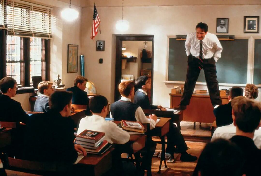 Robin Williams, en su papel de John Keating, y una de las escenas memorables de