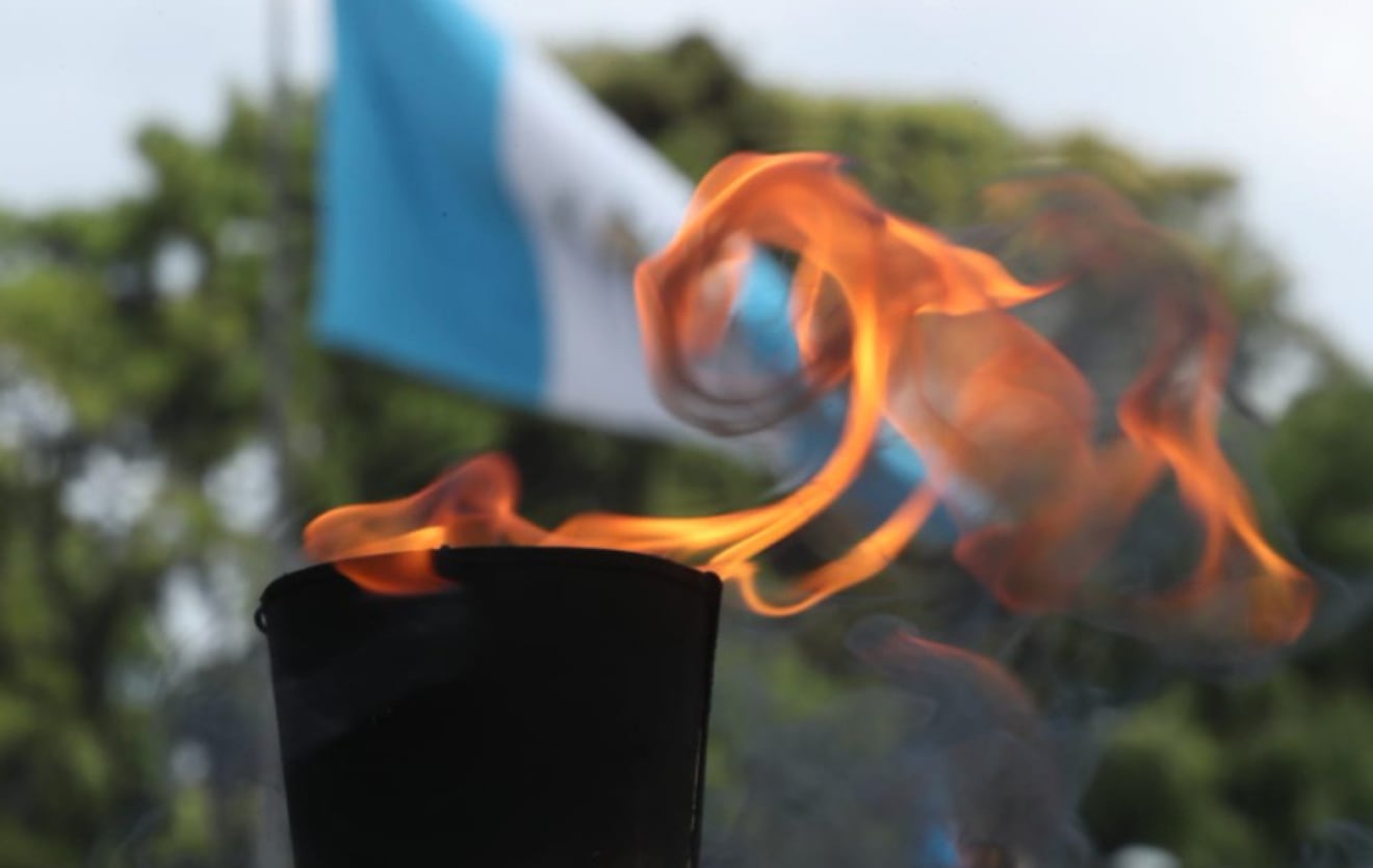 La campaña Antorchas Seguras busca reducir incidentes durante el traslado del fuego patrio en las fiestas patrias de Guatemala.