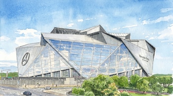 Ilustración detallada en acuarela del Mercedes-Benz Stadium en Atlanta, destacando su fachada angular de metal y vidrio, con vegetación y autos en primer plano.