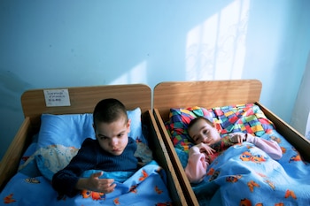 Niños en el orfanato de Cherkasy en Ucrania, en marzo de 2006 (Greenpeace / Raúl Bartolomé)
