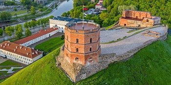 La colina donde se erige