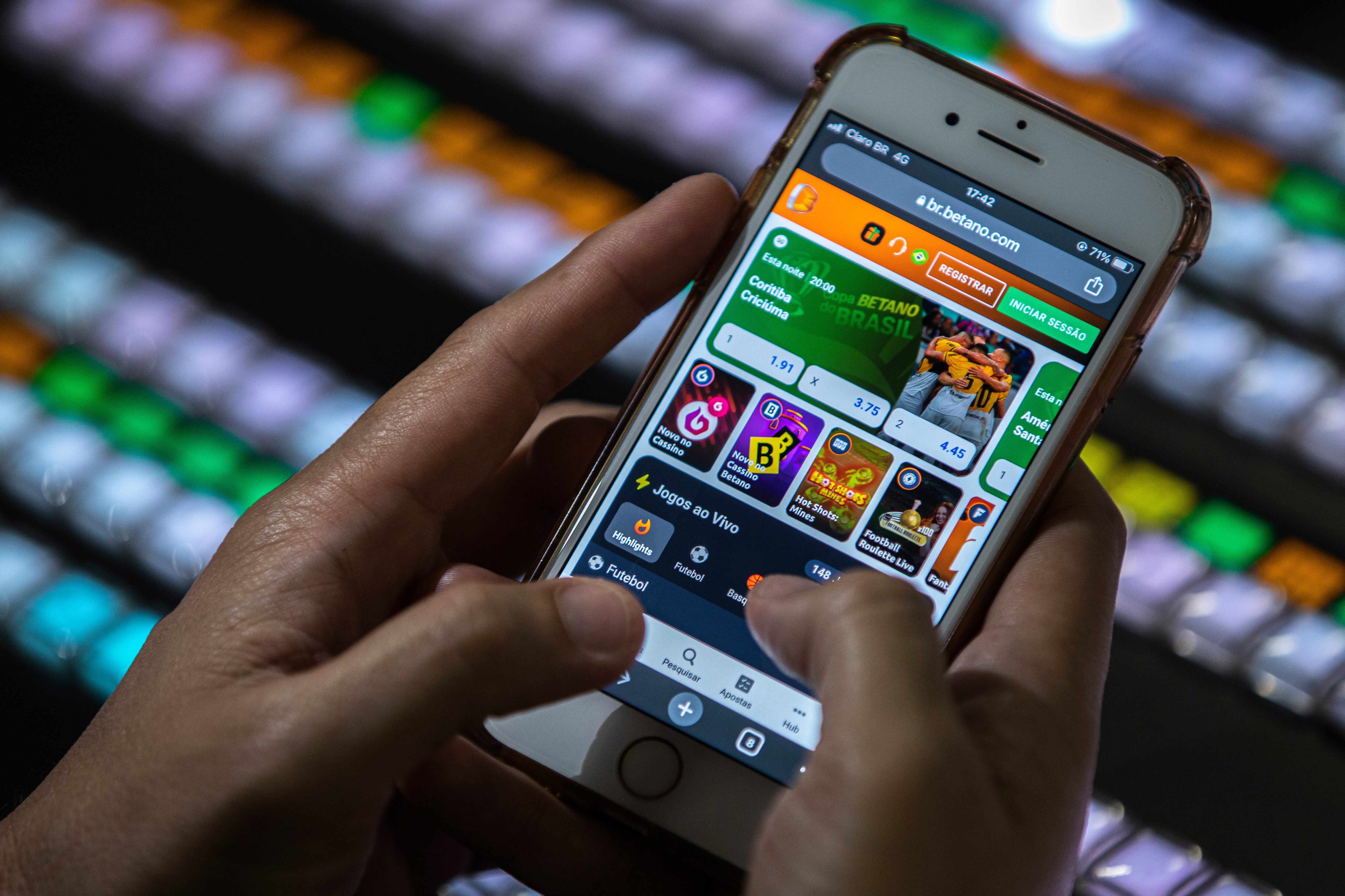 Según Coljuegos, el recaudo por la modalidad de juegos operados por internet (JOI) pasó de $5.362 millones en 2017, a más de $436.000 millones en 2024. En total, el Estado ha recaudado más de $1,39 billones en este rubro durante ocho años - crédito Joédson Alves/Agencia Brasil