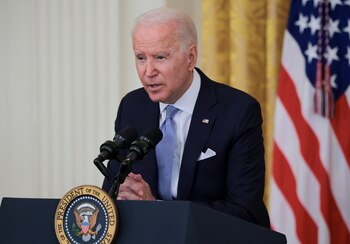 El presidente Joe Biden aseguró que “con toda probabilidad” habrán nuevas restricciones en Estados Unidos por el repunte de casos de COVID-19 (FOTO: REUTERS)