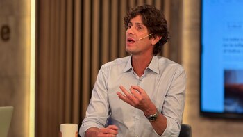 El senador radical critica la