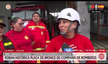 Ladrones robaron la placa fundacional de 82 años de una compañía de bomberos voluntarios en La Punta. Captura América TV