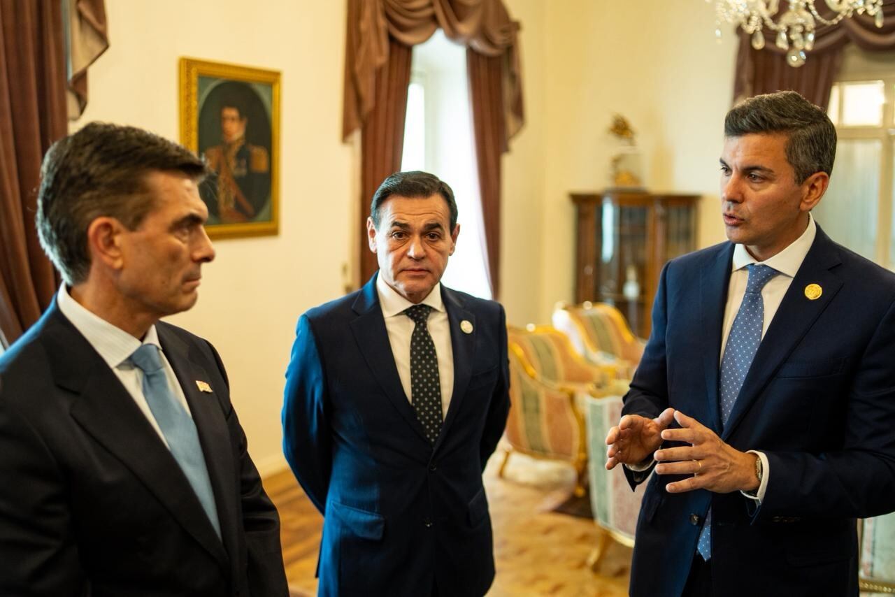 El canciller paraguayo Rubén Ramírez Lezcano también asistió a la investidura presidencial de Rodrigo Paz