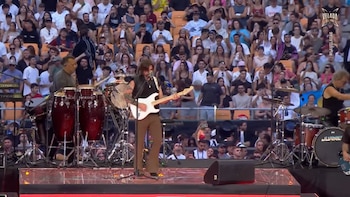La presentación de Juanes fue bien recibida en redes sociales, pero no así la recepción que le dio el público en La Cartuja - crédito @Ibai/YouTube