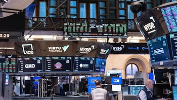 El S&P 500 y el Dow Jones cerraron con nuevos récords tras el repunte de las acciones y la baja del crudo