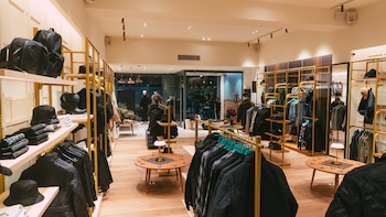 En fotos: así fue la inauguración del primer local de una histórica marca británica de ropa en Buenos Aires