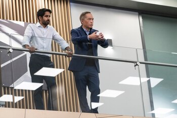 "Industry" retrata intrigas, neurosis y