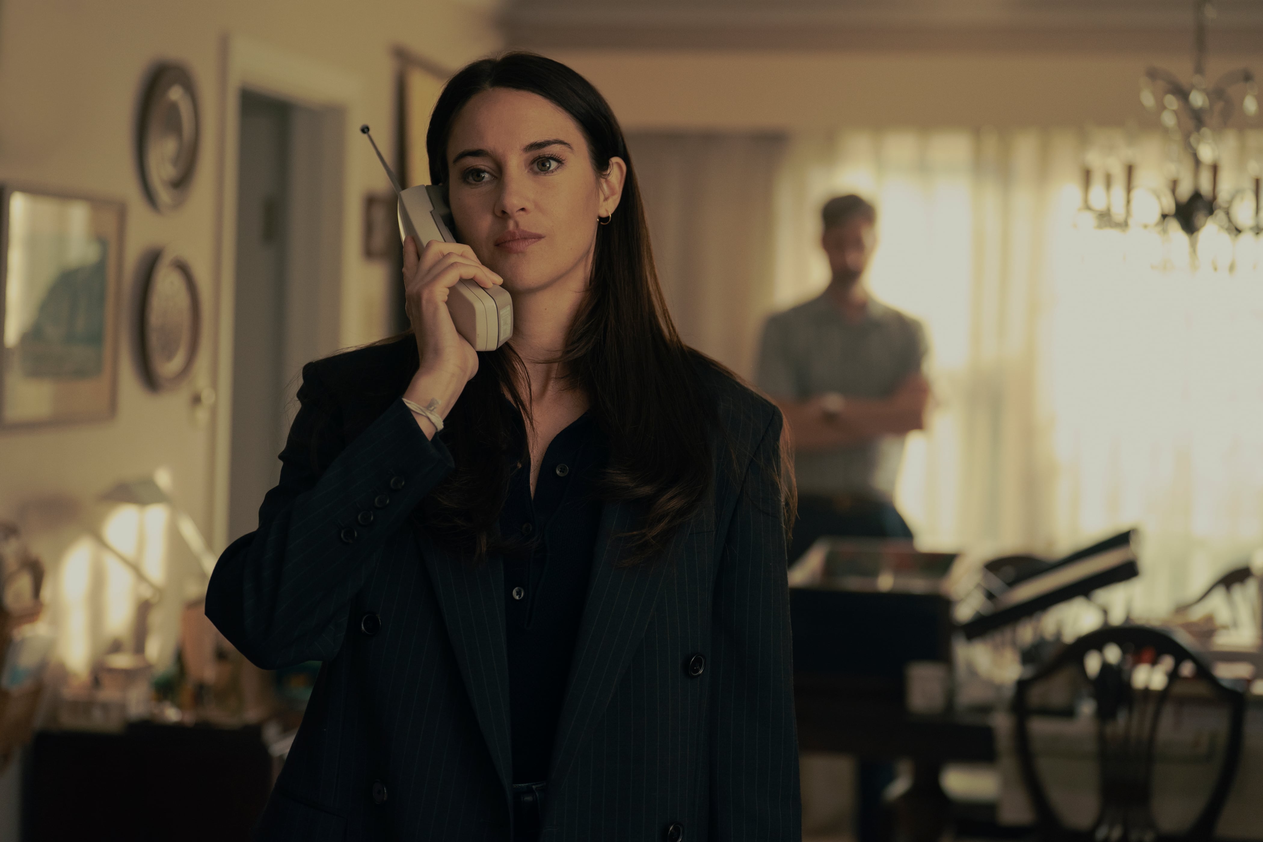 Shailene Woodley da vida a Joanne Miller, la agente del FBI creada para la ficción. (Netflix)