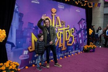 Yordi Rosado y su hijo